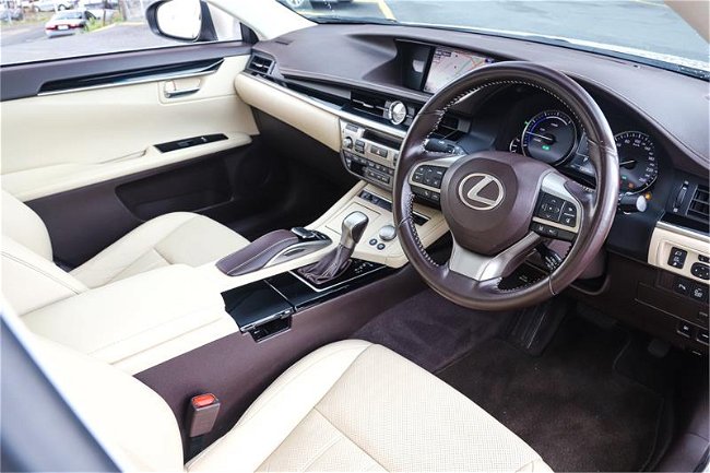 2015 Lexus ES ES300h Luxury AVV60R