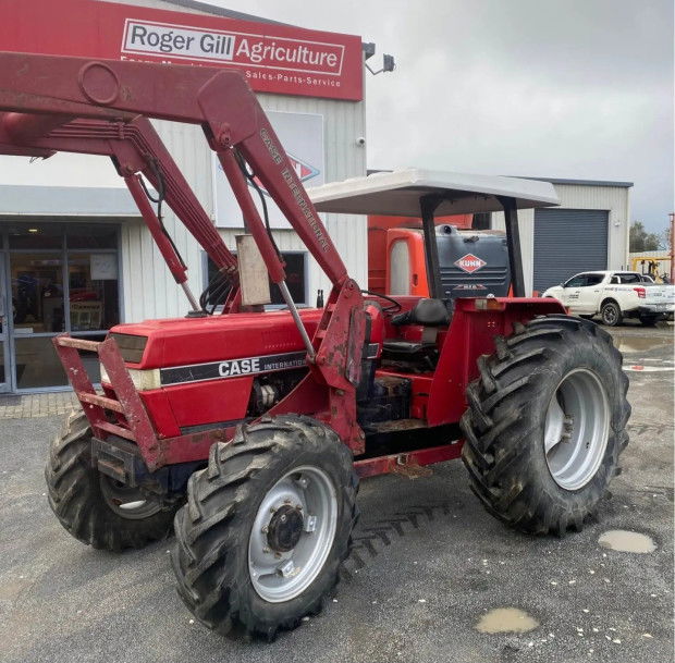 0 CASE IH 595