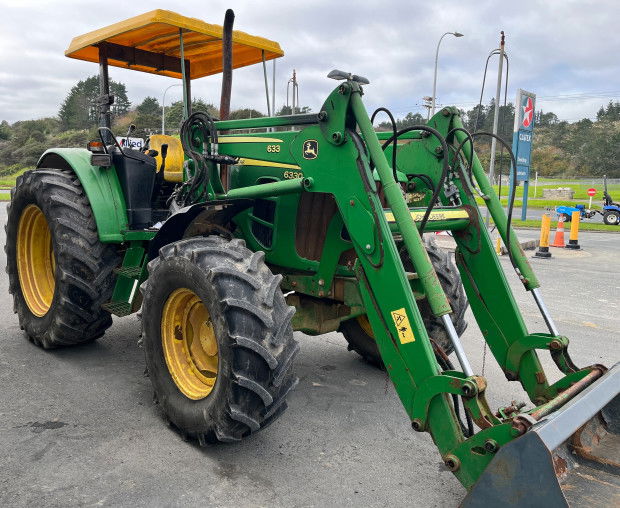 0 John Deere 6330