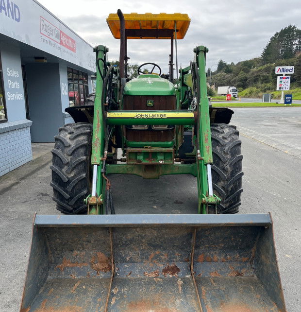0 John Deere 6330