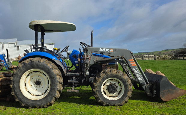 0 New Holland TD90D
