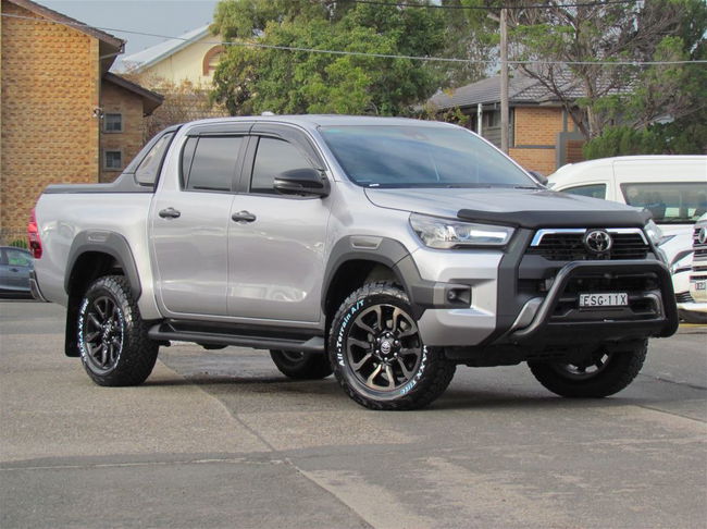 2021 Toyota Hilux Rogue (4x4) Gun126r